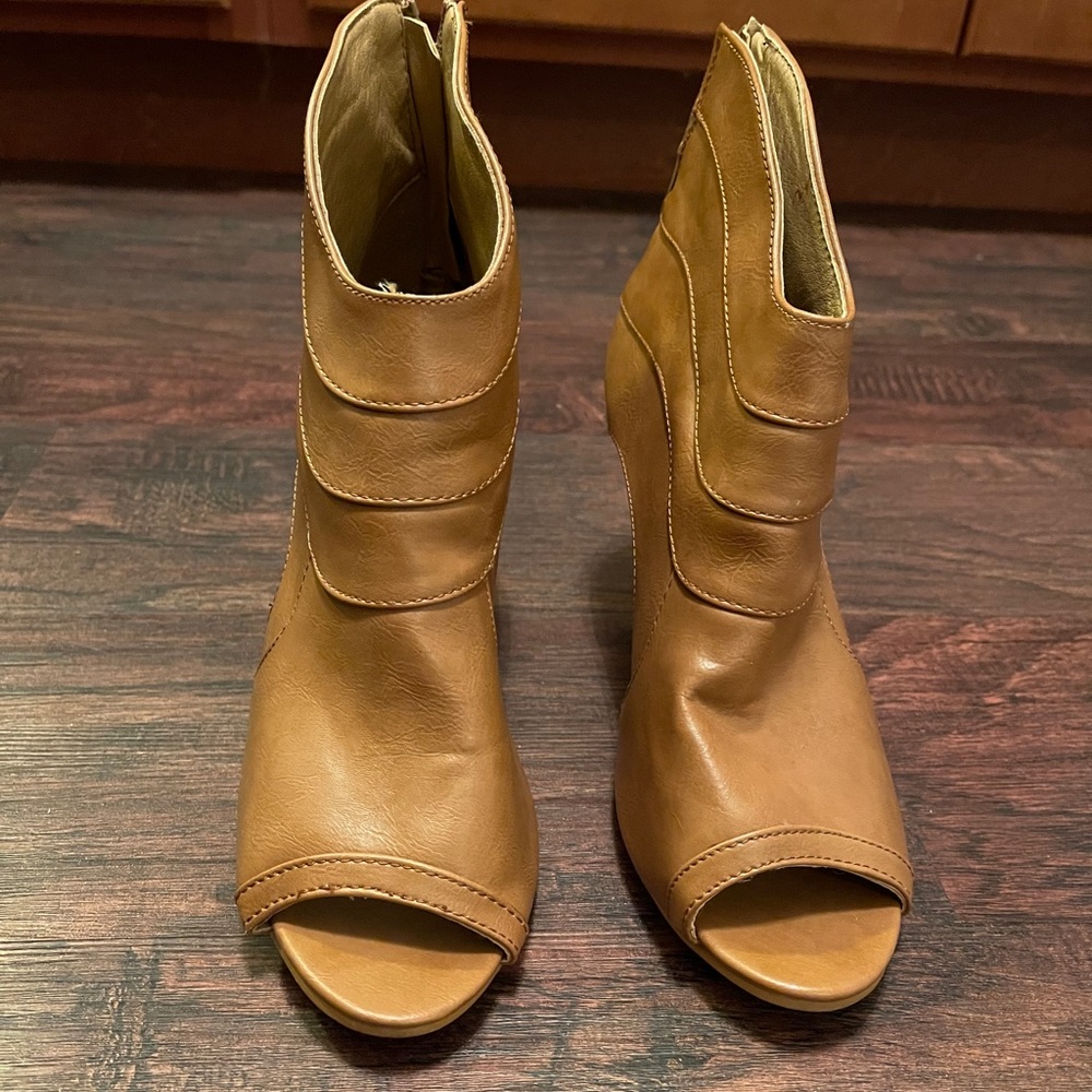 Ankle heel boots